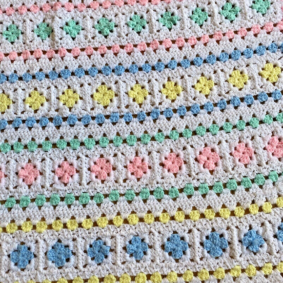 Crochet 41" X 40" White Pastel Pink Blue Yellow Green Lap Crib Baby Blanket - Picture 2 of 2